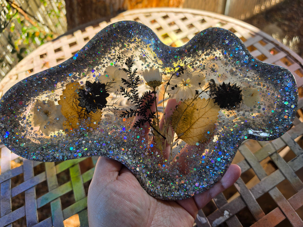 Enchanted Garden Tray | Handmade Botanical Resin Tray with Pressed Flowers