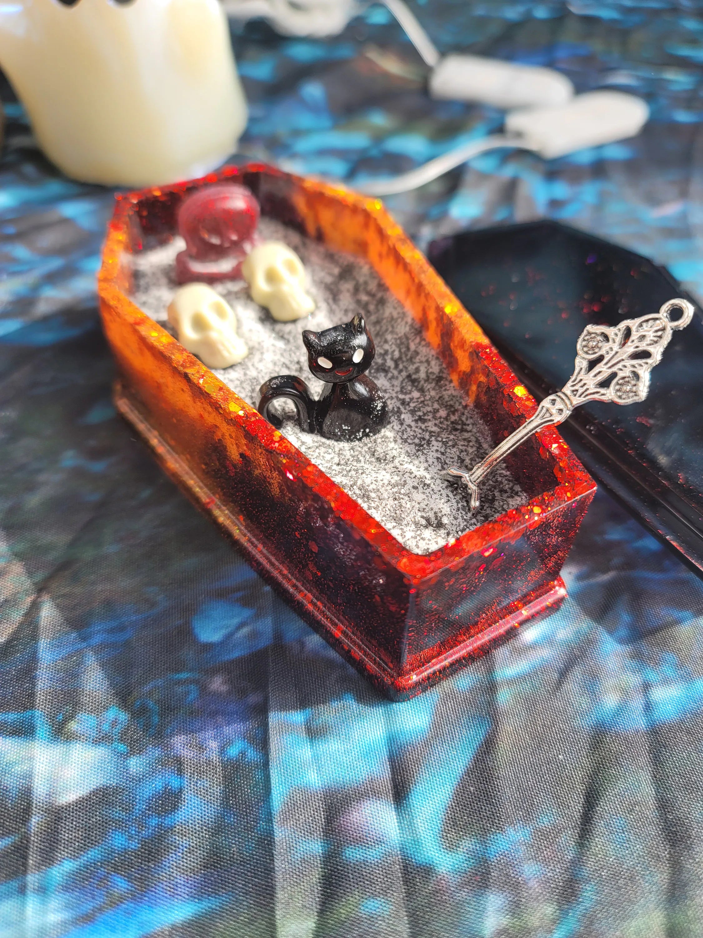 Resin Coffin Zen Garden: Spooky Desk Decor with Charms, Skulls, Shovel - Halloween Theme