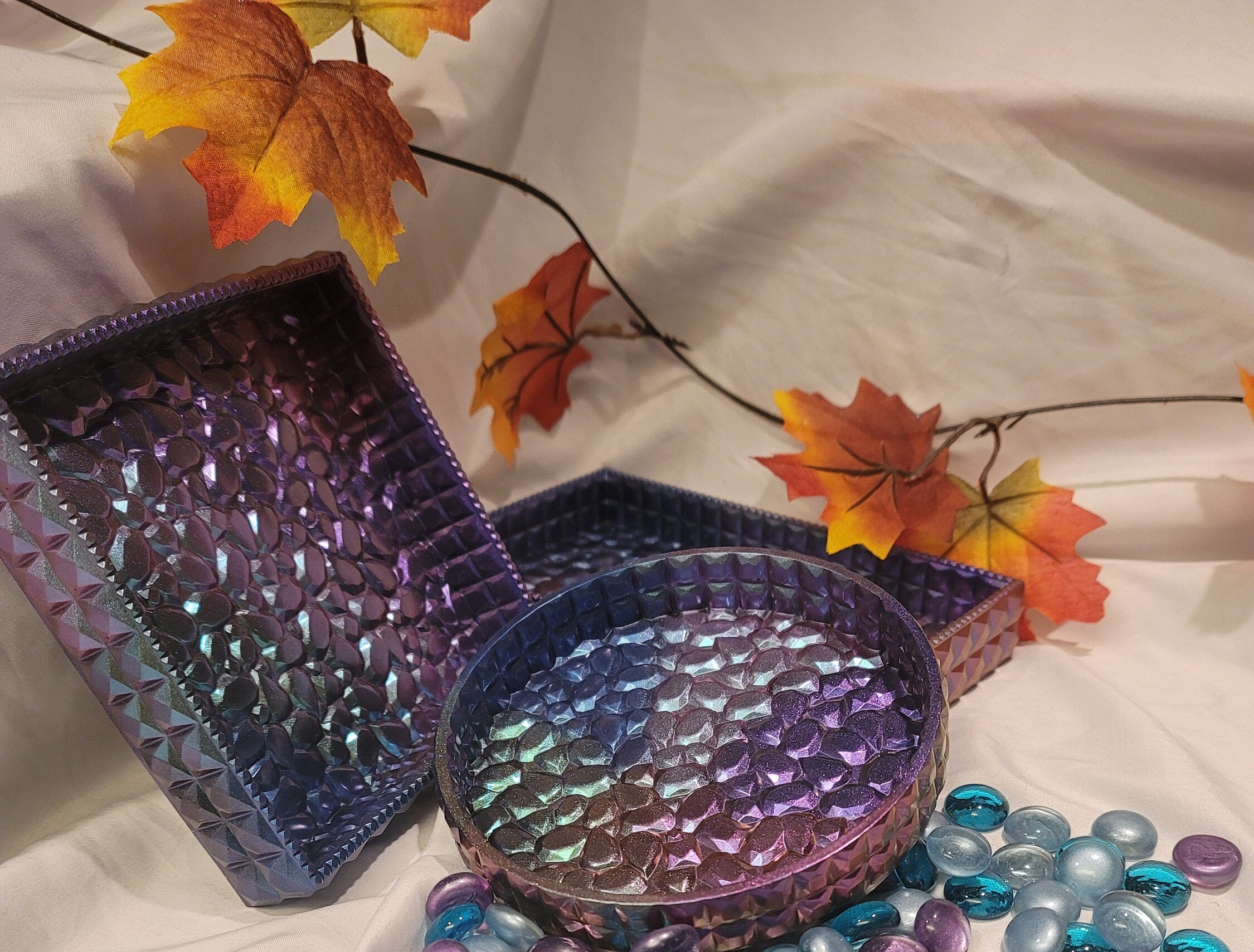 Cobblestone Round Tray | Handmade Iridescent Resin Tray