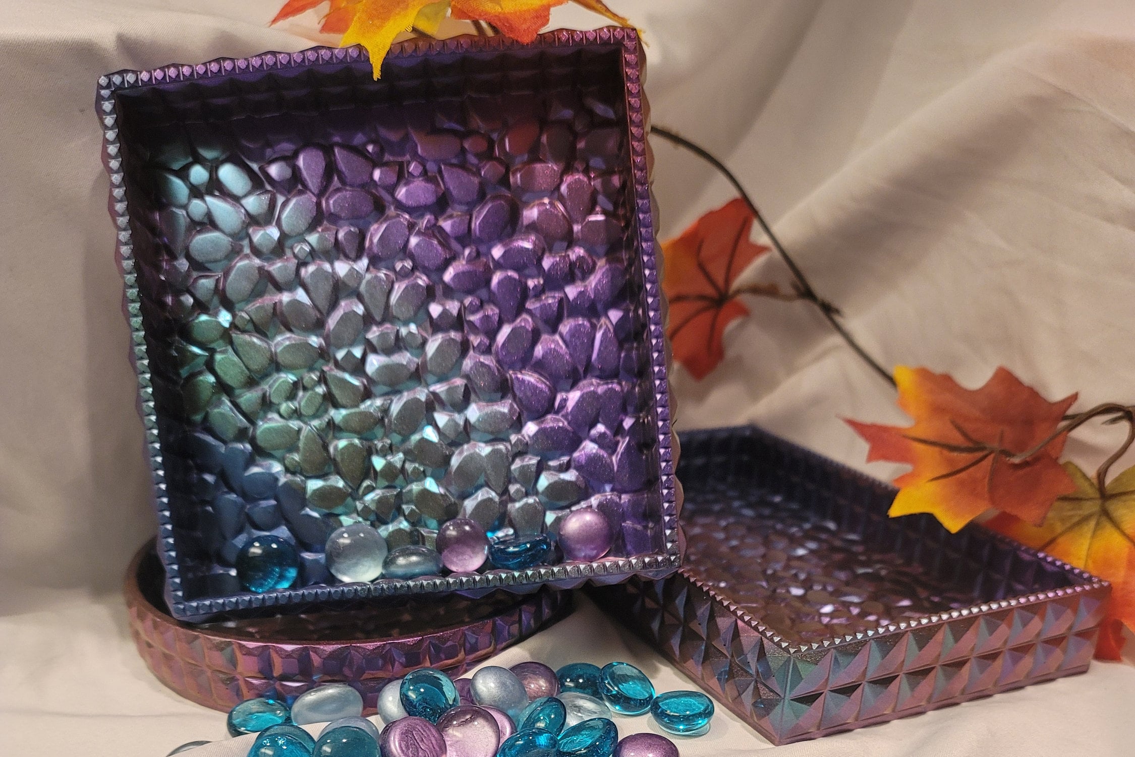 Cobblestone Round Tray | Handmade Iridescent Resin Tray